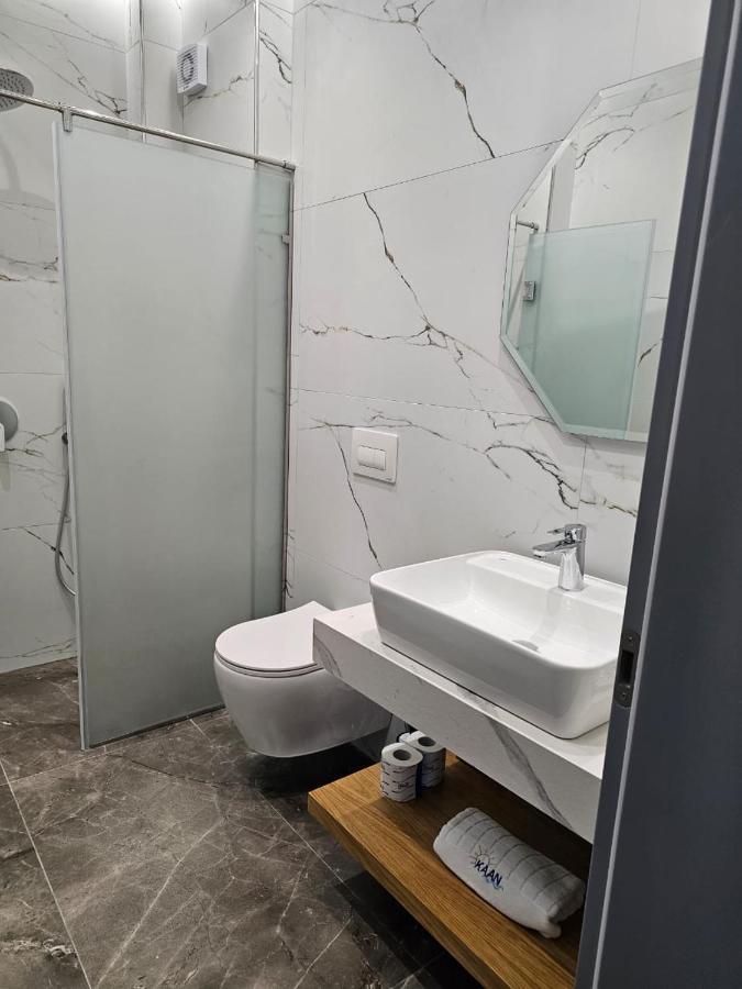 Kaan Hotel Radhimë Exteriör bild
