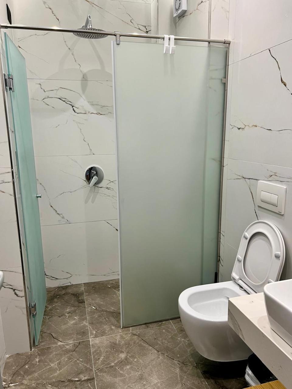 Kaan Hotel Radhimë Exteriör bild